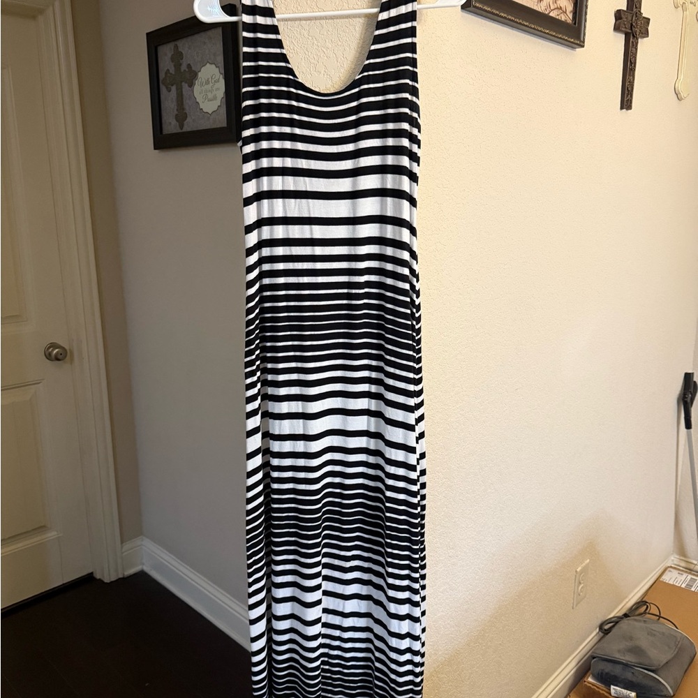 Merona Black and White Sleeveless Scoop Neck Maxi Sundress